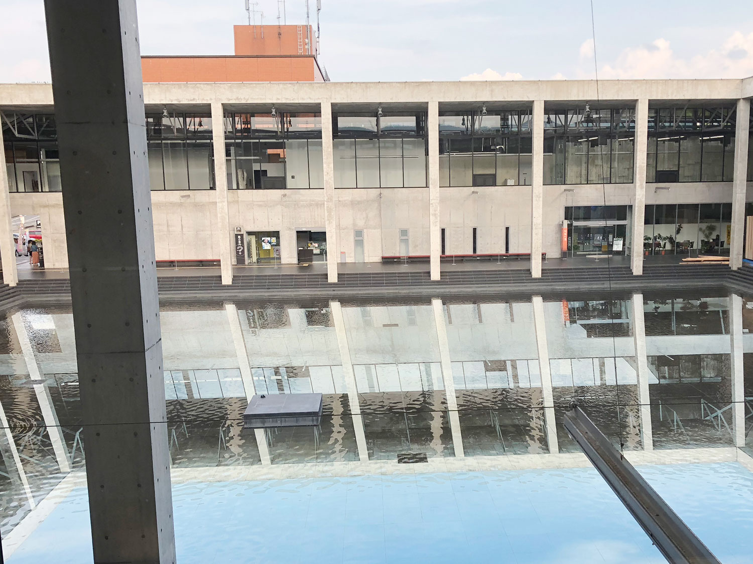 レアンドロ・エルリッヒ,空の池,原 広司,越後妻有里山現代美術館,キナーレ,特注建材,プリント,施工事例,CRIOS